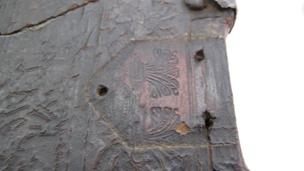 Auckland, St. John's College MS 1 - Indentation caused by lost anchor plate